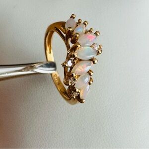 Vintage 14K Yellow Gold Opal and Diamonds Ring size 6